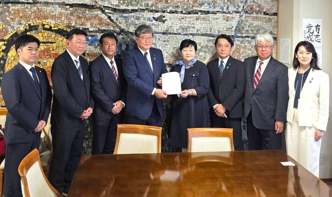 副首都構想に関する地方自治、住民自治を尊重する要望書を自民党本部に提出しました！　５月３０日